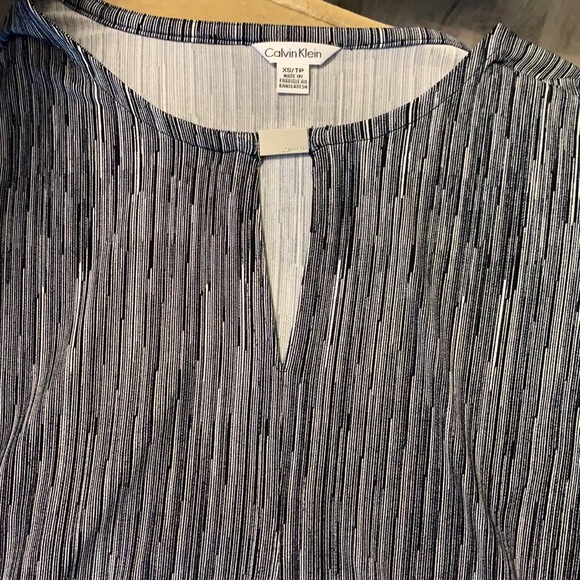 Calvin Klein XS Top - Picture 3 of 3